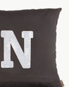cojin_gris_lentejuelas_Anitials_1