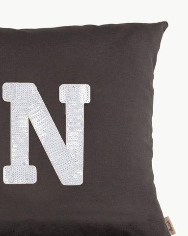 cojin_gris_lentejuelas_Anitials_1