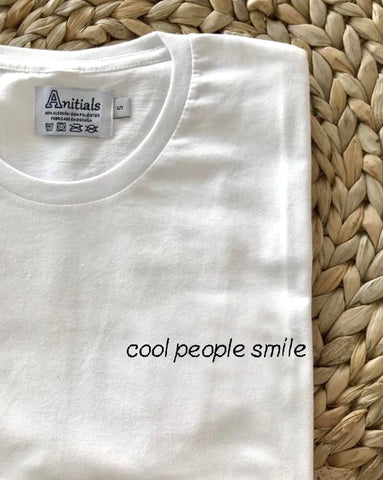 WHITE T-SHIRT "cool people smile"