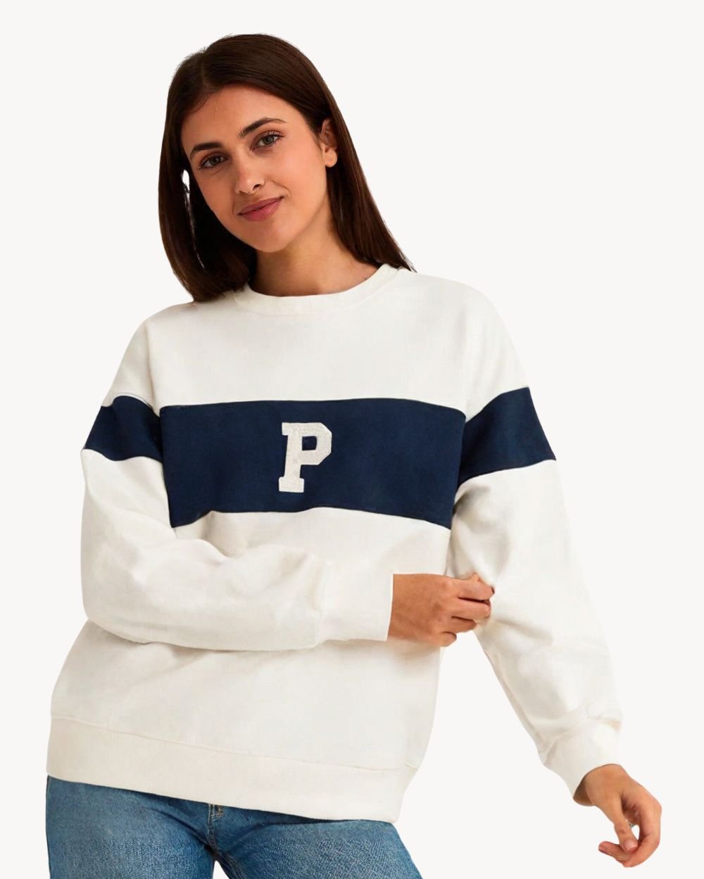 SUDADERA VARSITY OFF WHITE/NAVY BLUE | INICIAL MINI RIZO