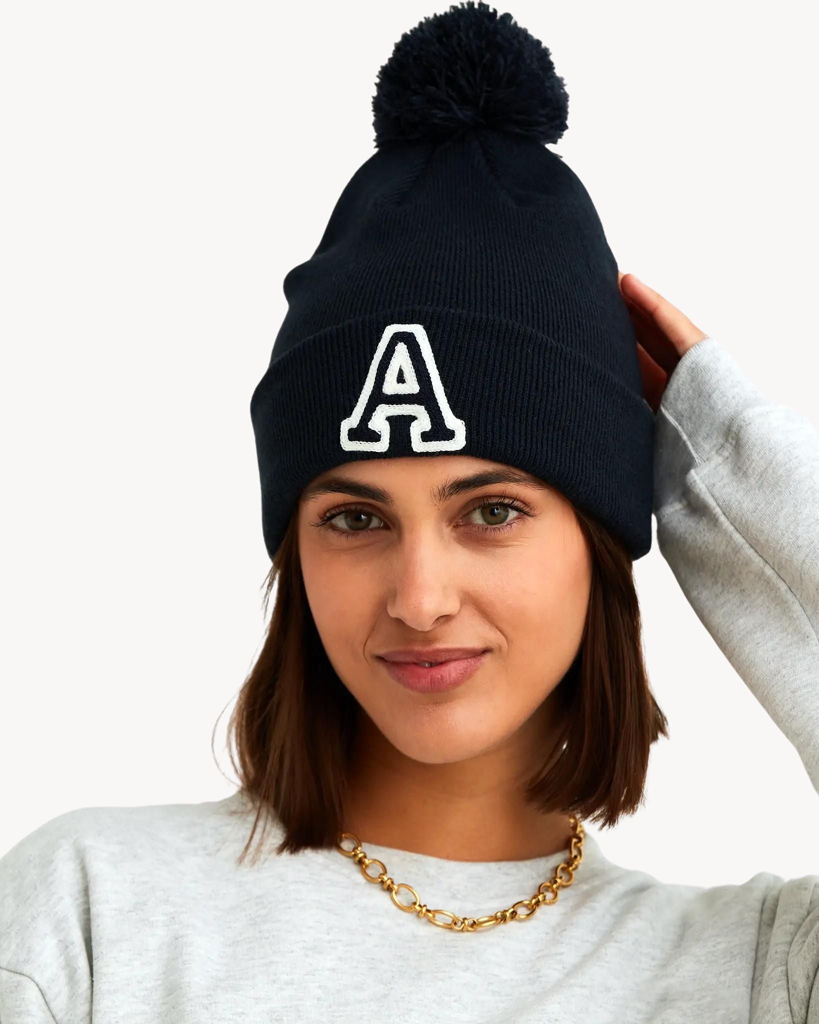 gorro_borla_navy_inicial_mini_Anitials_3