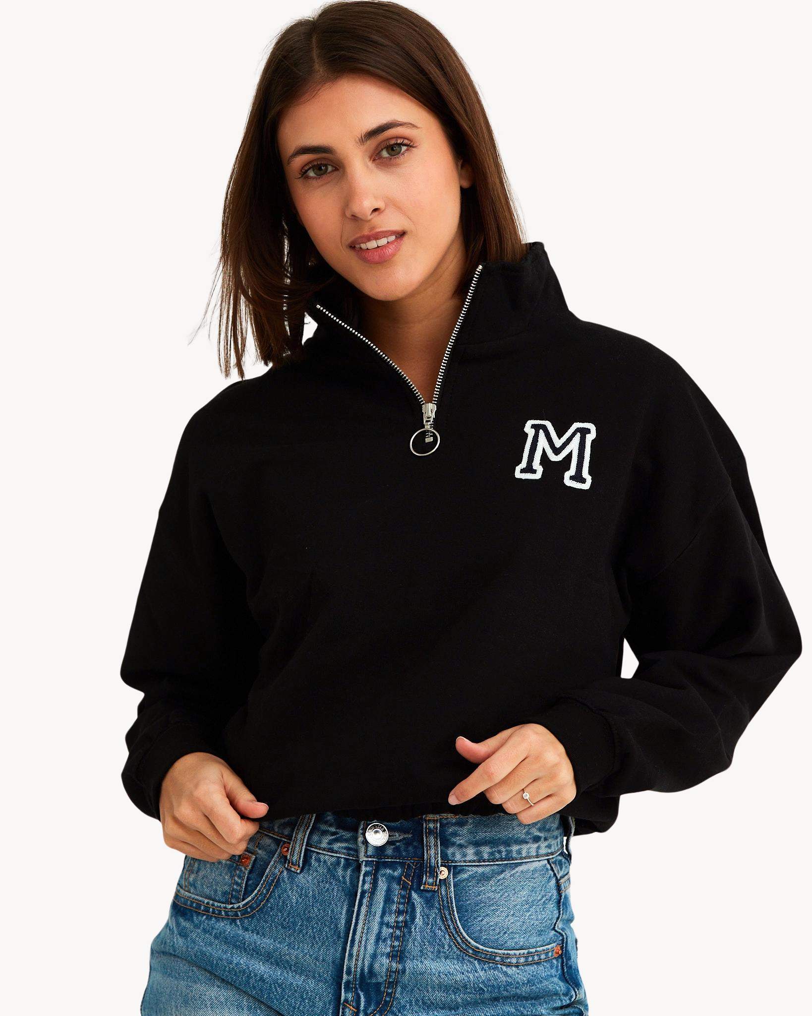 sudadera_crop_black_inicial_Anitials_5