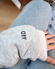 sudadera_gris_bordado_Anitials