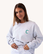 sudadera_gris_inicial_mini_verde_Anitials_9