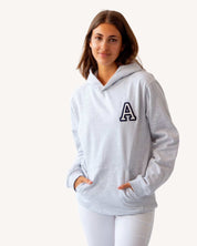 sudadera_hoodie_gris_inicial_mini_Anitials_23