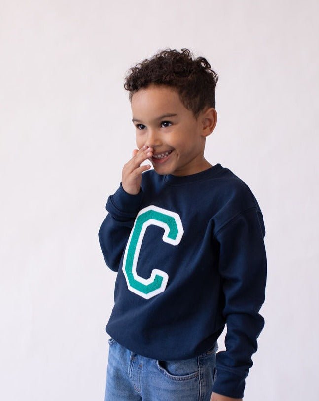sudadera_kids_navy_inicial_verde_Anitials_3