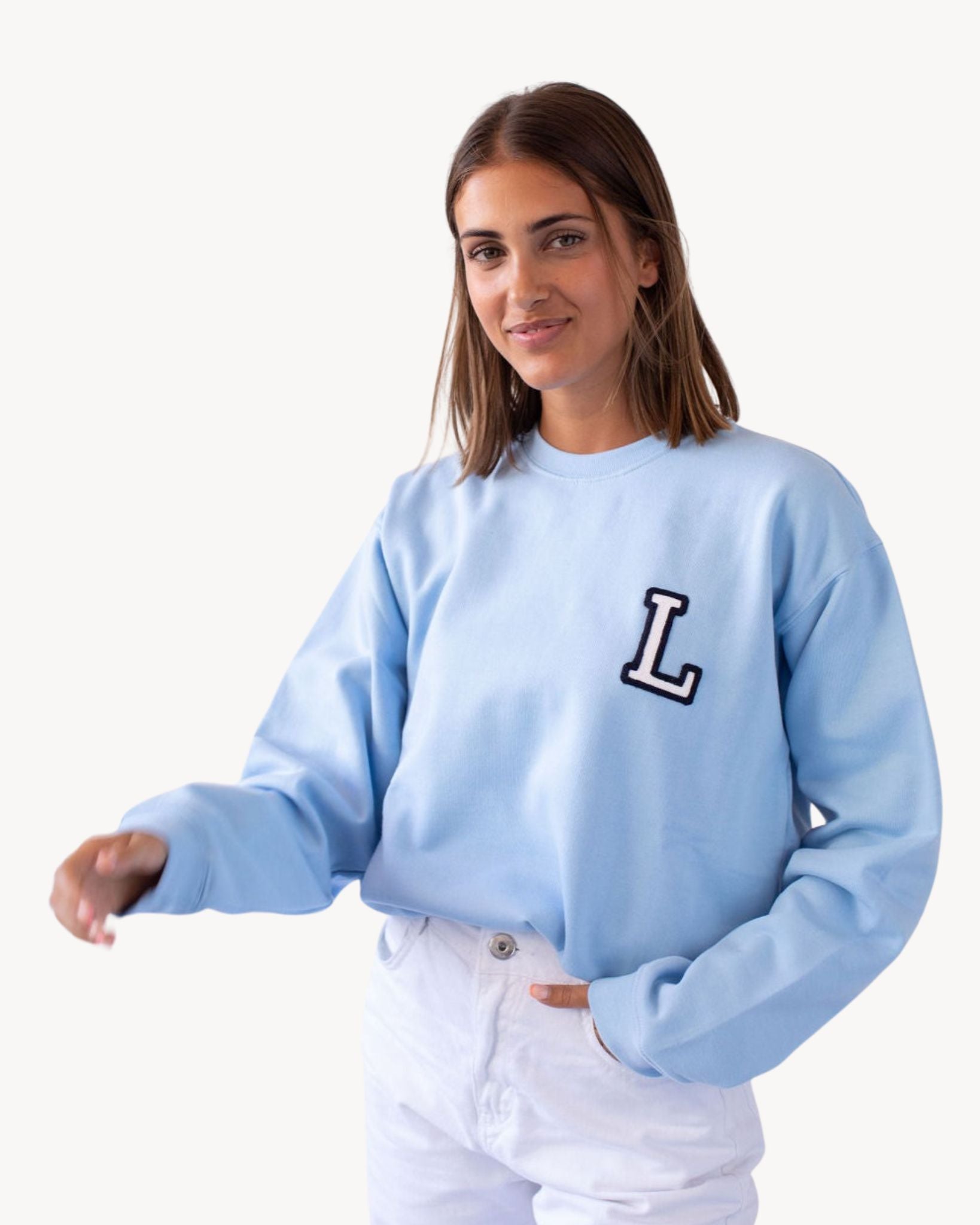 sudadera_light_blue_inicial_Anitials_2