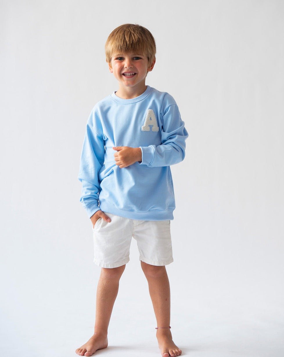 sudadera_light_blue_inicial_rizo_Anitials_1