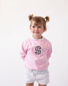 sudadera_light_pink_inicial_centro_Anitials