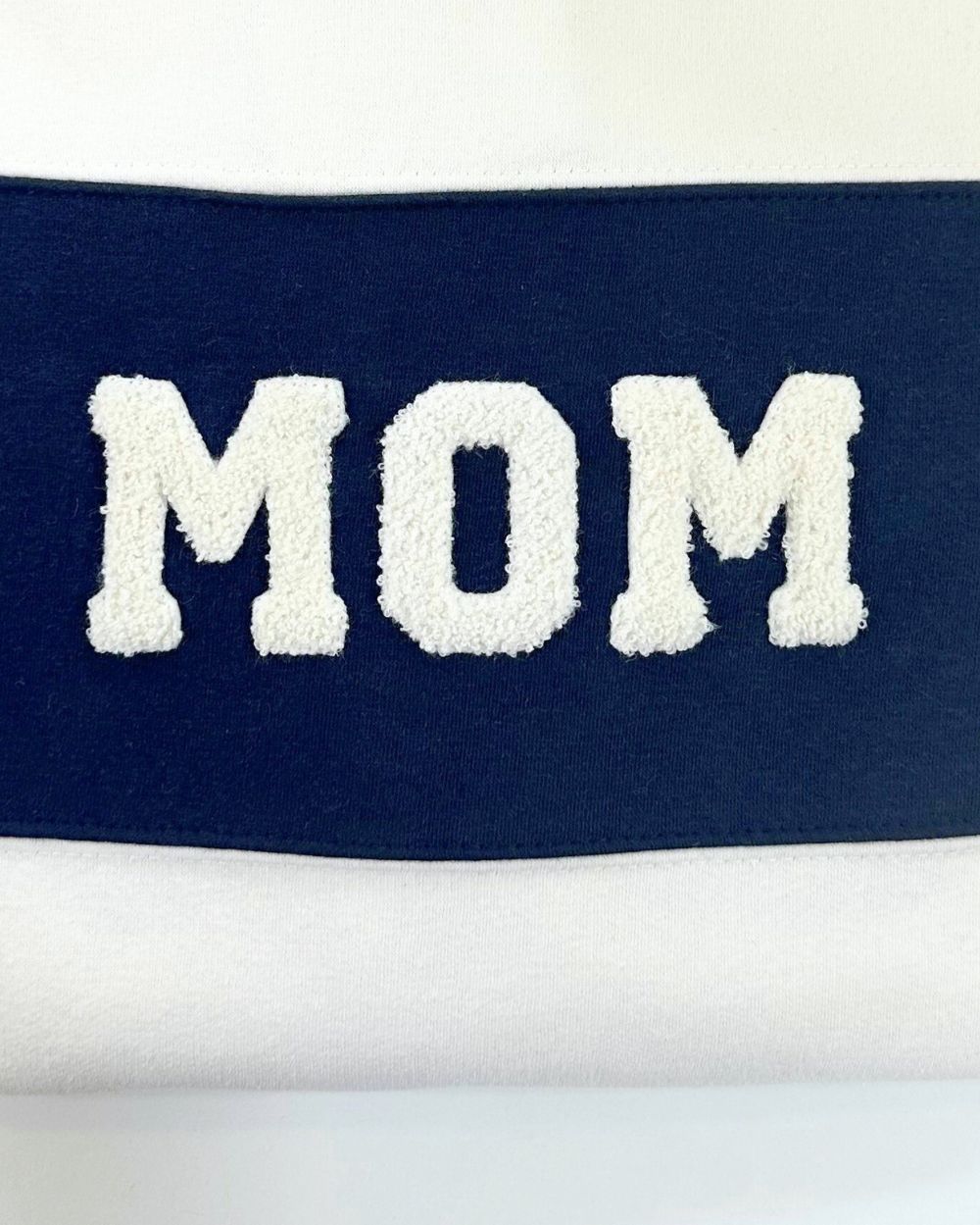 sudadera_varsity_tres_iniciales_Anitials_1