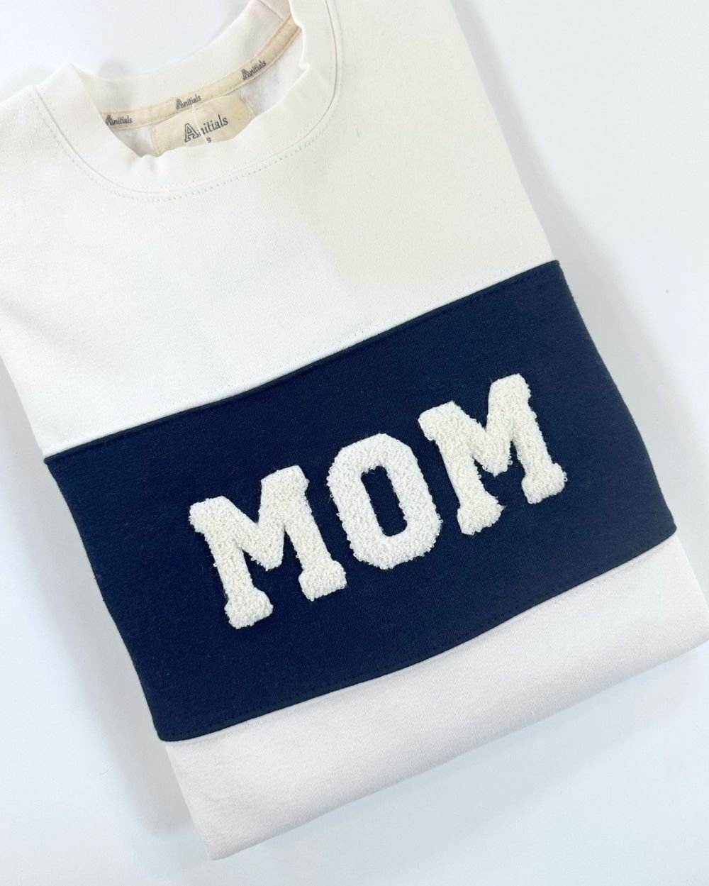 sudadera_varsity_tres_iniciales_Anitials_2