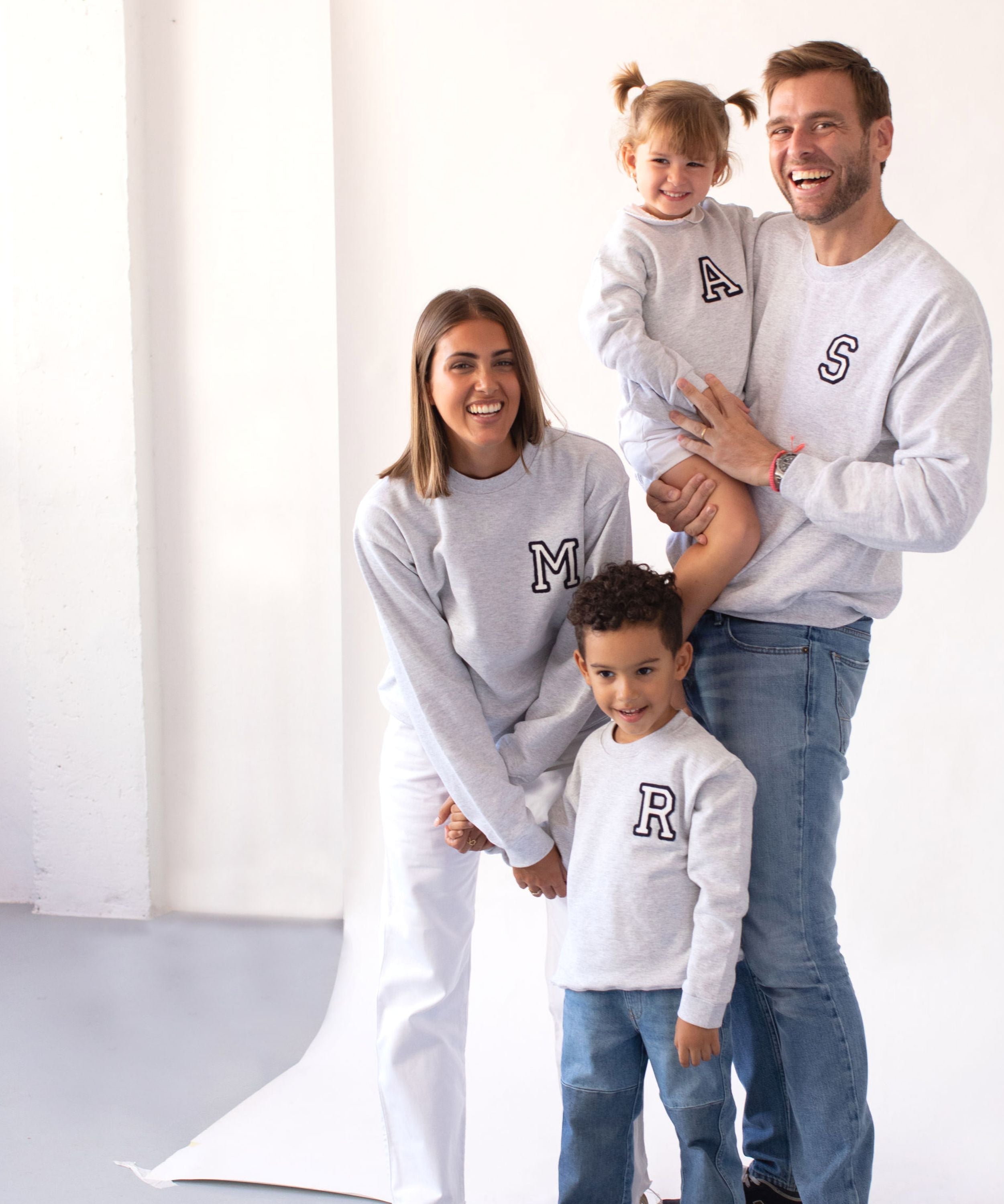 sudaderas_gris_Anitials_1