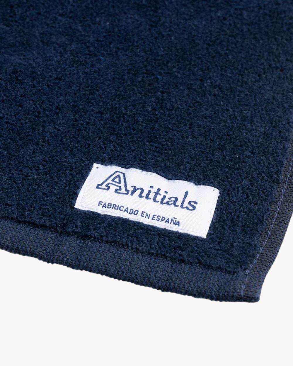 toalla_azul_marino_fabricado_Anitials