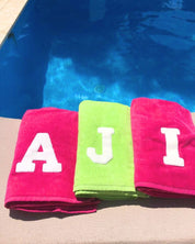 TOALLA VERDE PISTACHO | UNA O MÁS INICIALES GRANDES