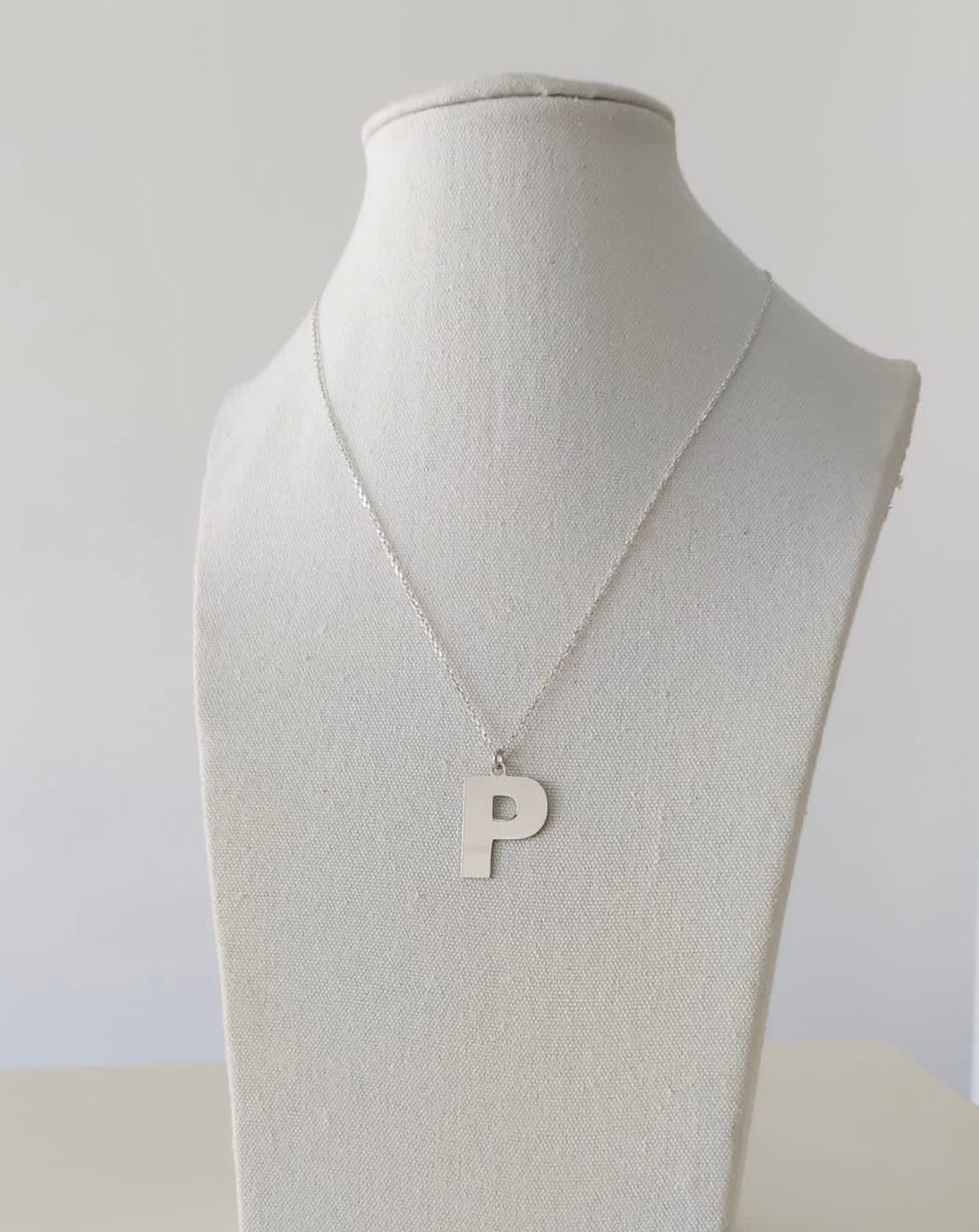 collar_plata_inicial_maxi_Anitials_2