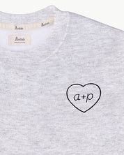 sudadera_gris_corazon_detalle_Anitials